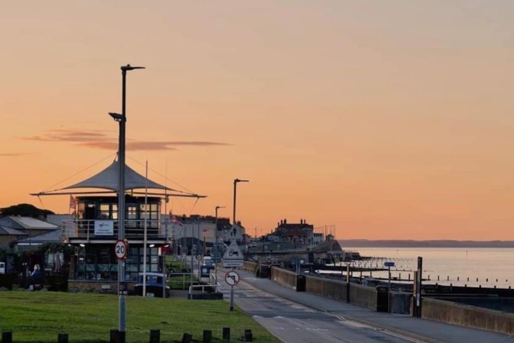 Potts House - On The Yorkshire Coast Хорнси